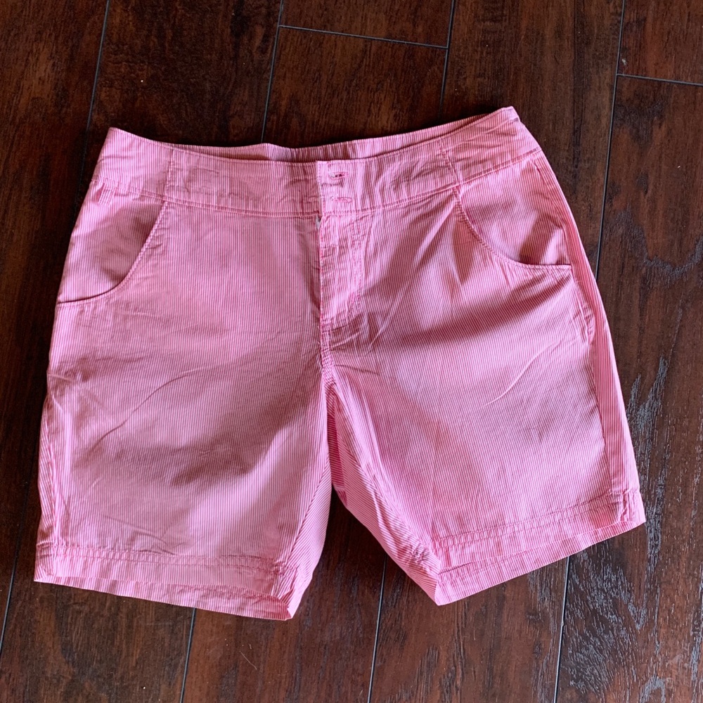Columbia Pin-Striped PFG Shorts Size 6; 7” length